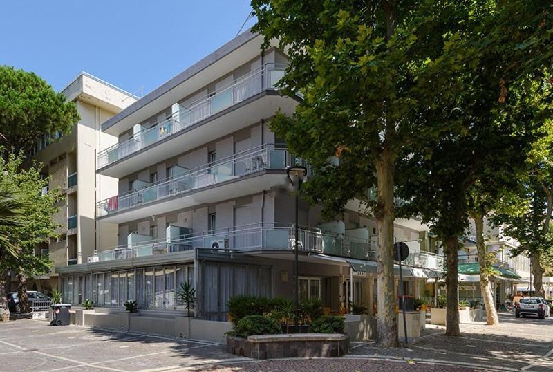 Hotel Arno Misano Adriatico Exterior foto