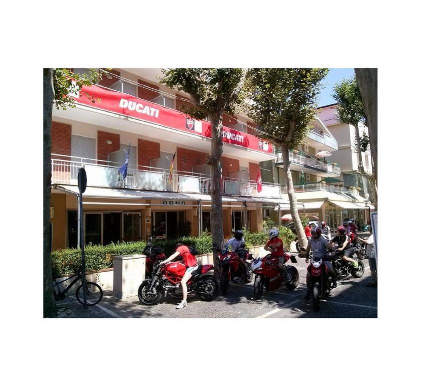 Hotel Arno Misano Adriatico Exterior foto