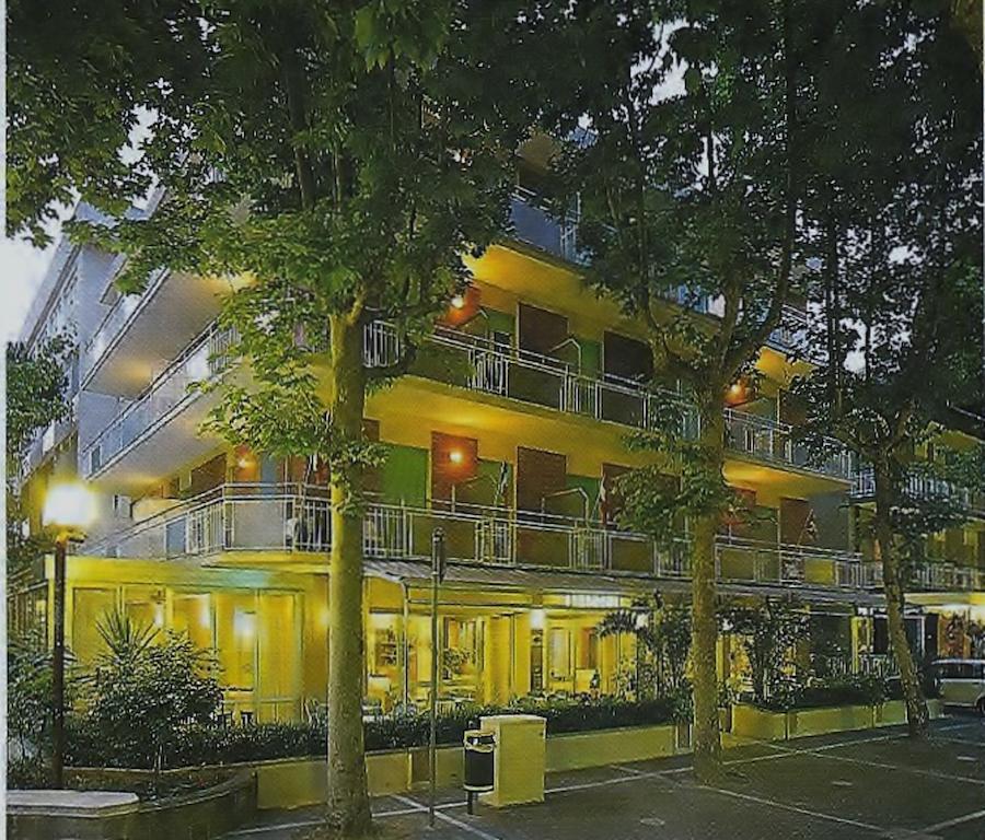 Hotel Arno Misano Adriatico Exterior foto
