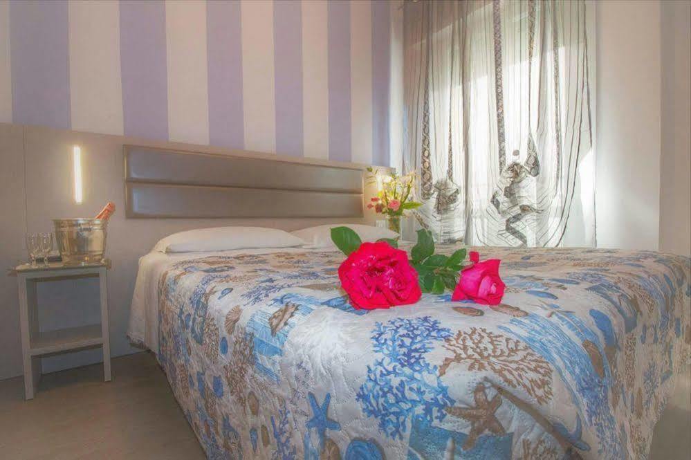 Hotel Arno Misano Adriatico Exterior foto