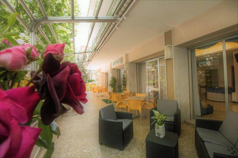 Hotel Arno Misano Adriatico Exterior foto